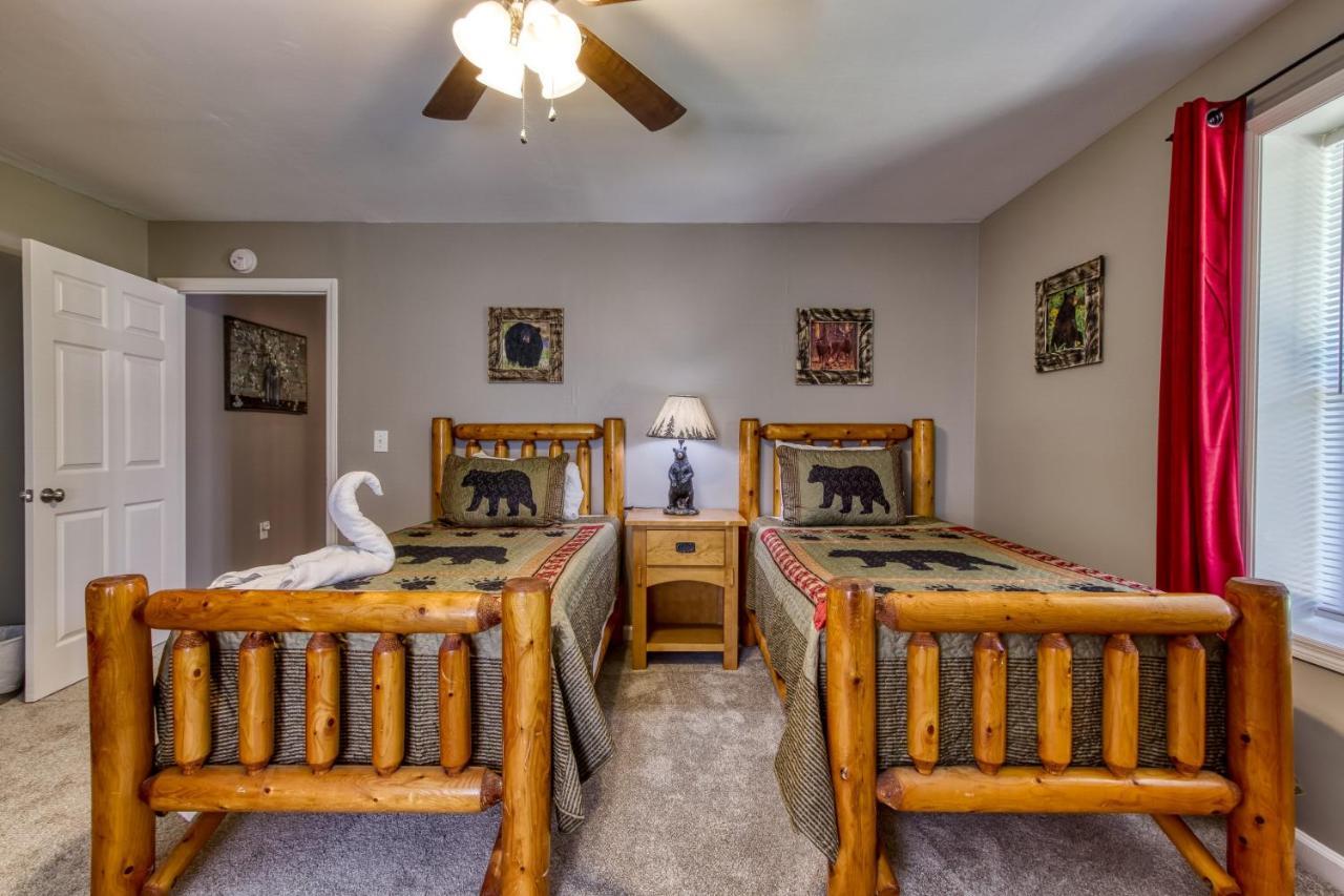 Fun & Games By Honeybearcabins 2Br/1Ba Sleeps 7 Sevierville Exterior photo