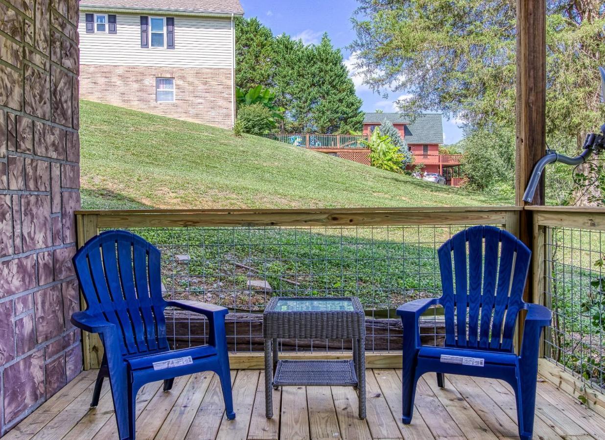 Fun & Games By Honeybearcabins 2Br/1Ba Sleeps 7 Sevierville Exterior photo